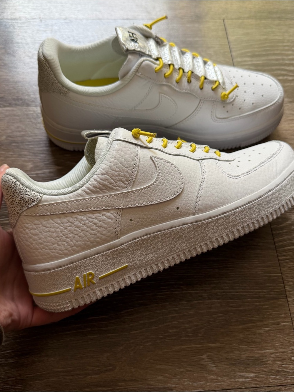 Size 7.5 nike Air Force 1 ‘07 Lux white reflective sneaker